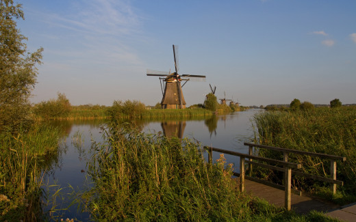 22373 (a): :1680x1050